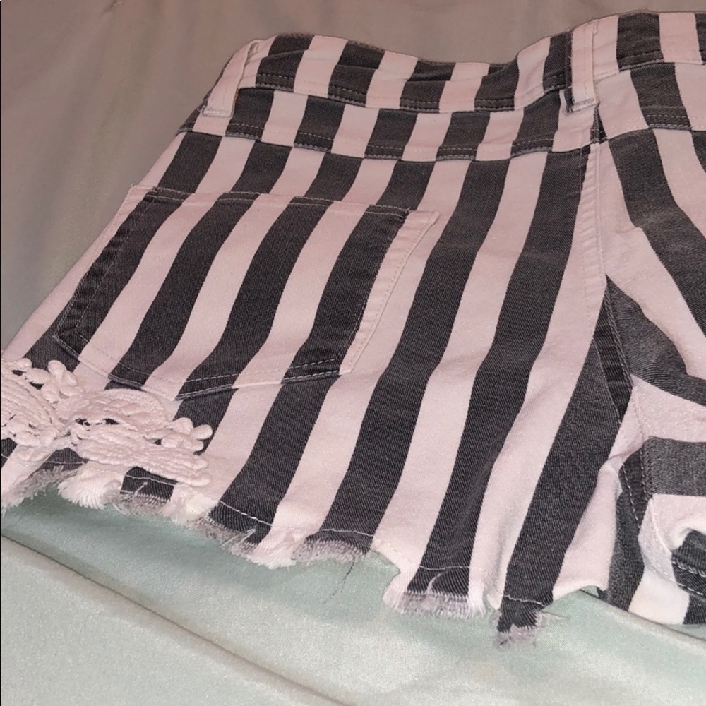 Patterned Shorts - Picture 5 of 6